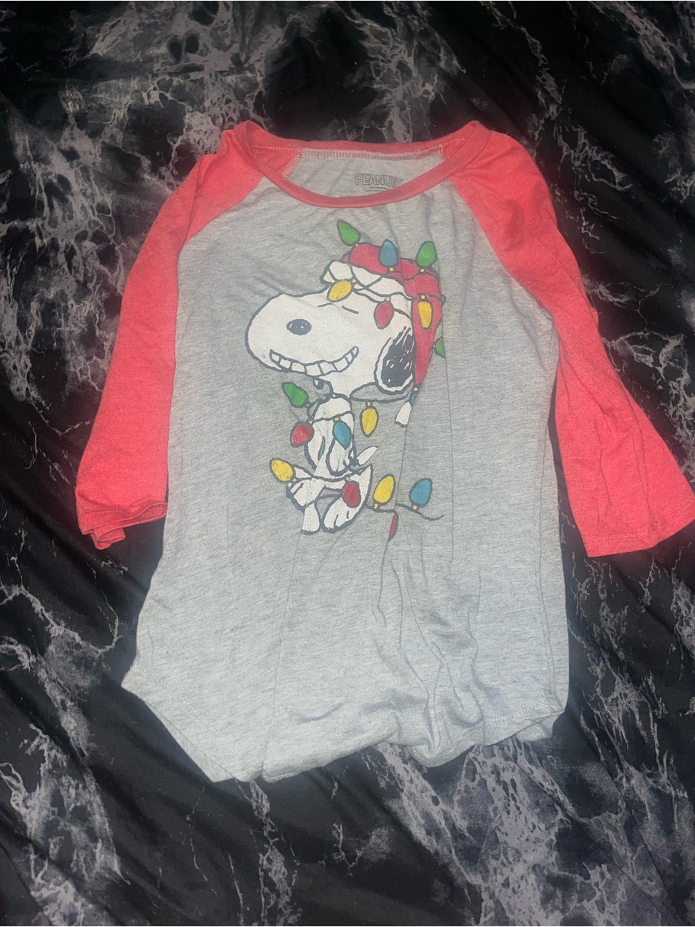 Christmas Peanuts Grey Tee with Coral Raglan 3/4 Sleeve featuring Snoopy size xs